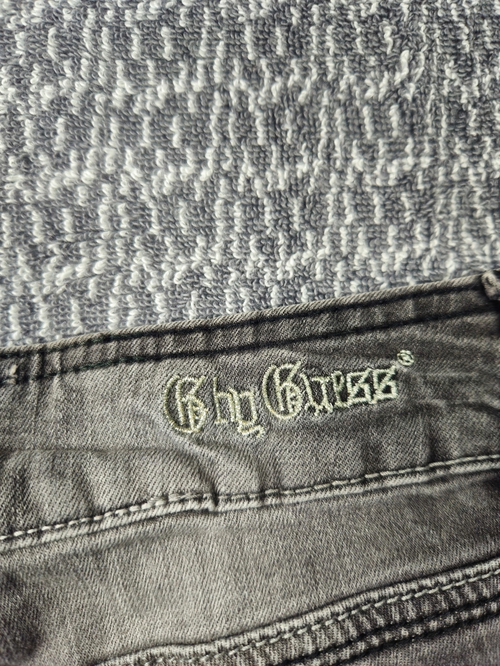 Guess Women’s Gray Faded Skinny Jeans Intricate Back Lace Gems Low Rise Y2K VTG - Picture 7 of 7